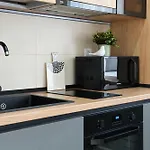 Sara - Stylish Apt With Balcony Near Piata Obor