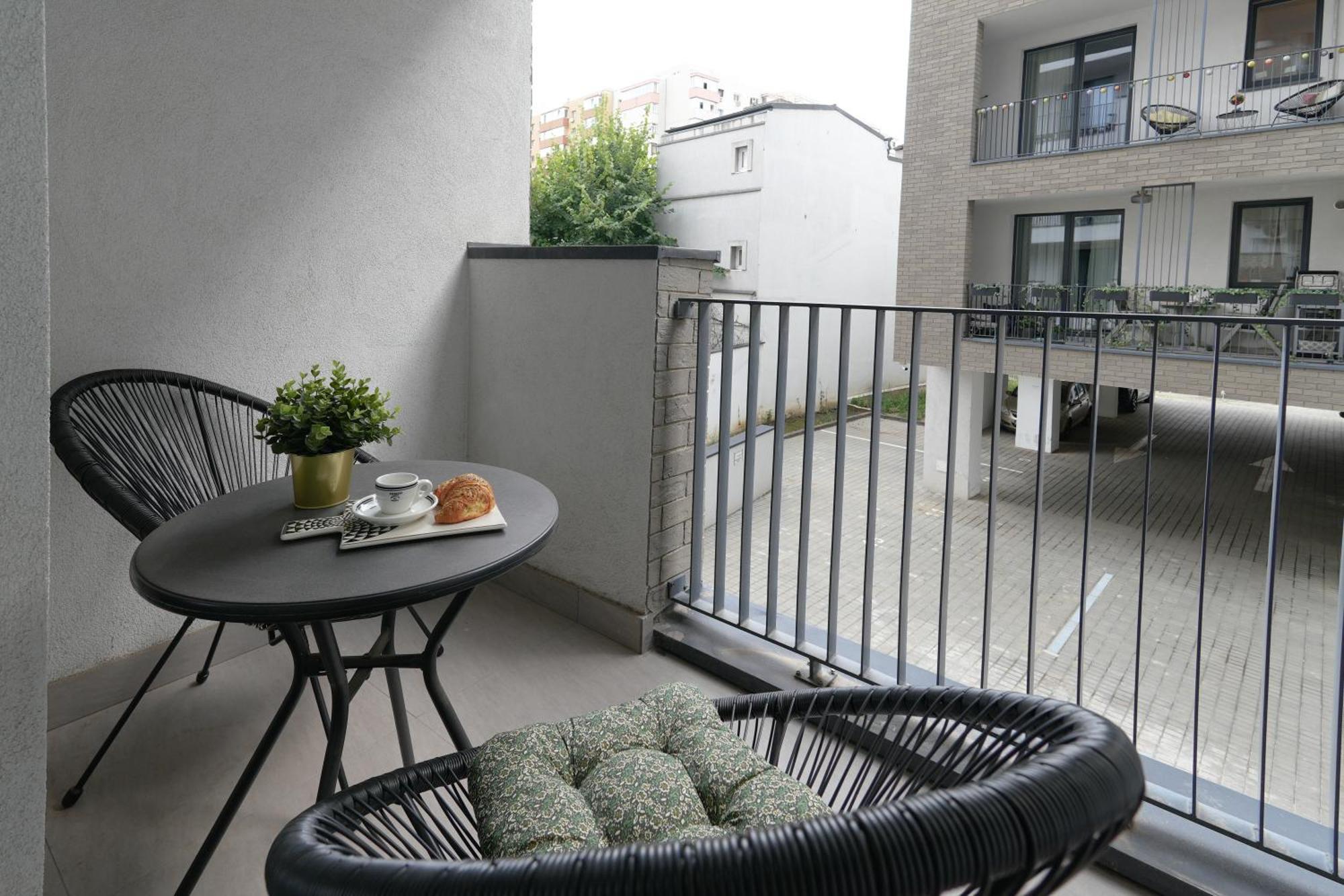 Sara - Stylish With Balcony Near Piata Obor *